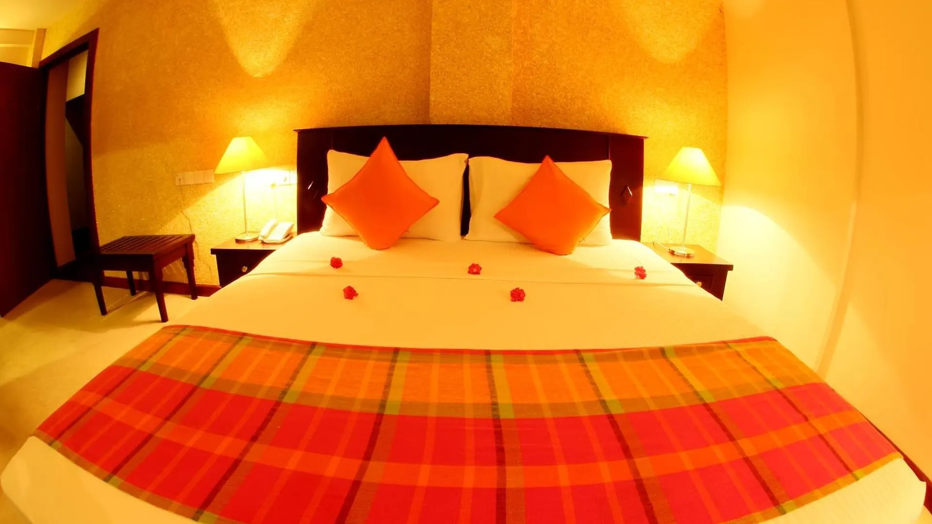 Opulent River Face Hotel Colombo 2*,  Sri Lanka